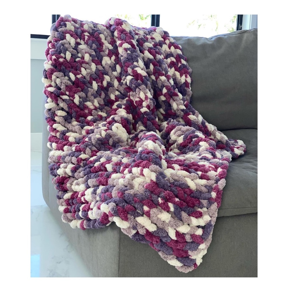 Chunky Blanket🧶 50X50 Perfect for cozy cuddles.